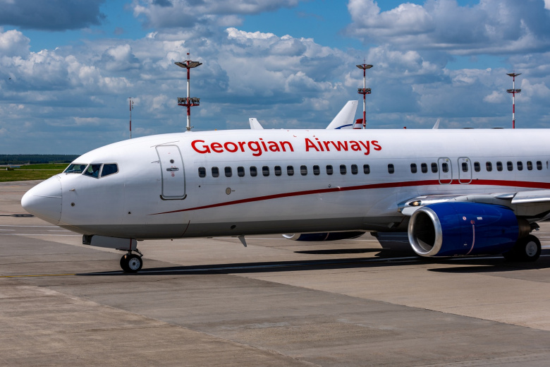 Около 200 пассажиров Georgian Airways застряли в аэропорту без еды и воды