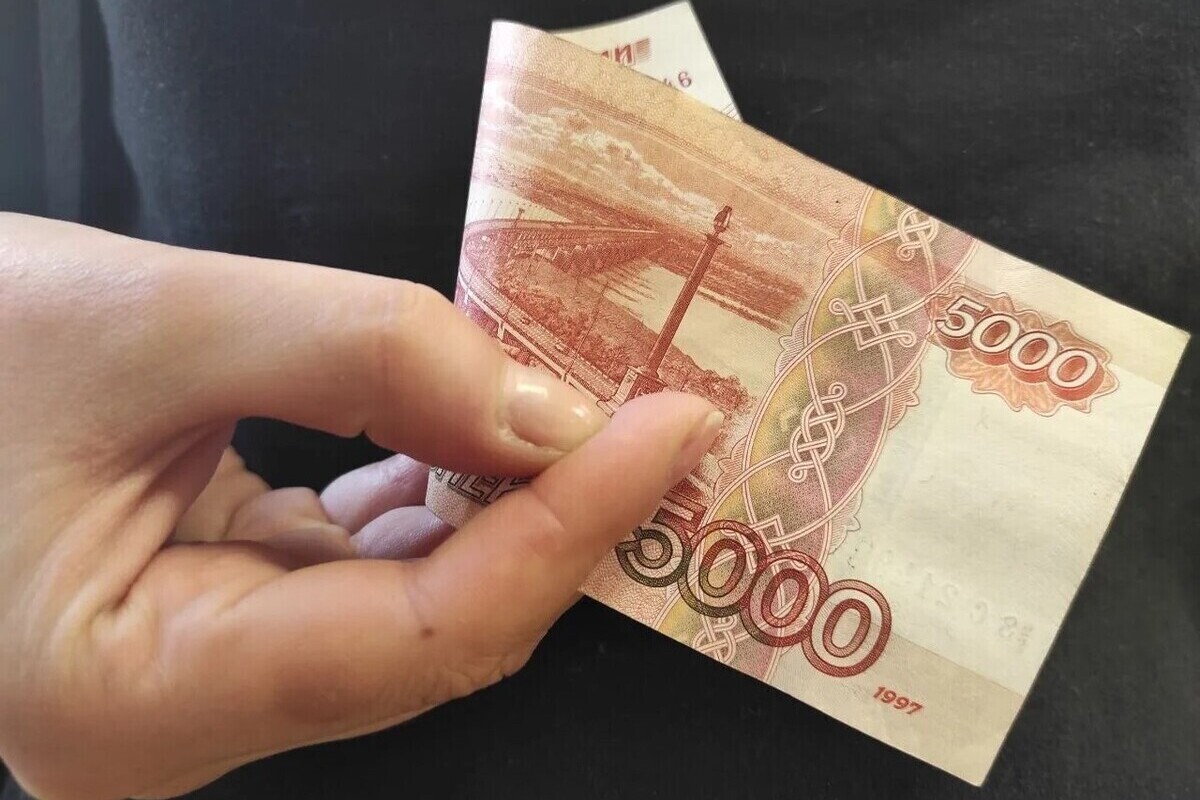 Напавший на пристава должник из Петербурга теперь заплатит на 50 тысяч больше