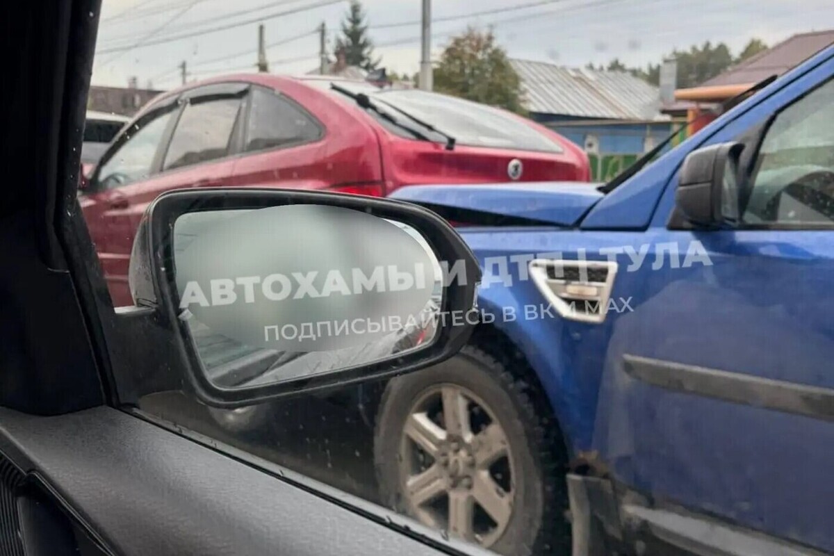 Пенсионерка на Land Rover спровоцировала тройное ДТП в Туле