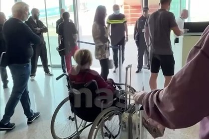 Пассажиры рейса из Тбилиси в Москву застряли в аэропорту без воды и еды