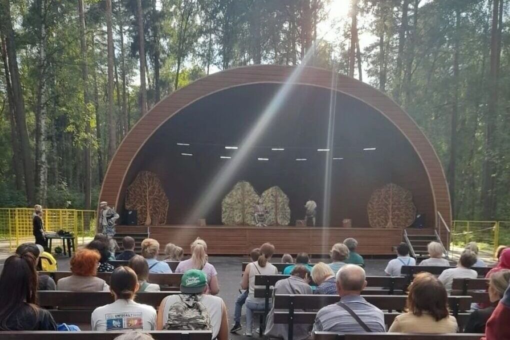 Городская дирекция парков приглашает костромичей на спектакль в «Берендеевке»