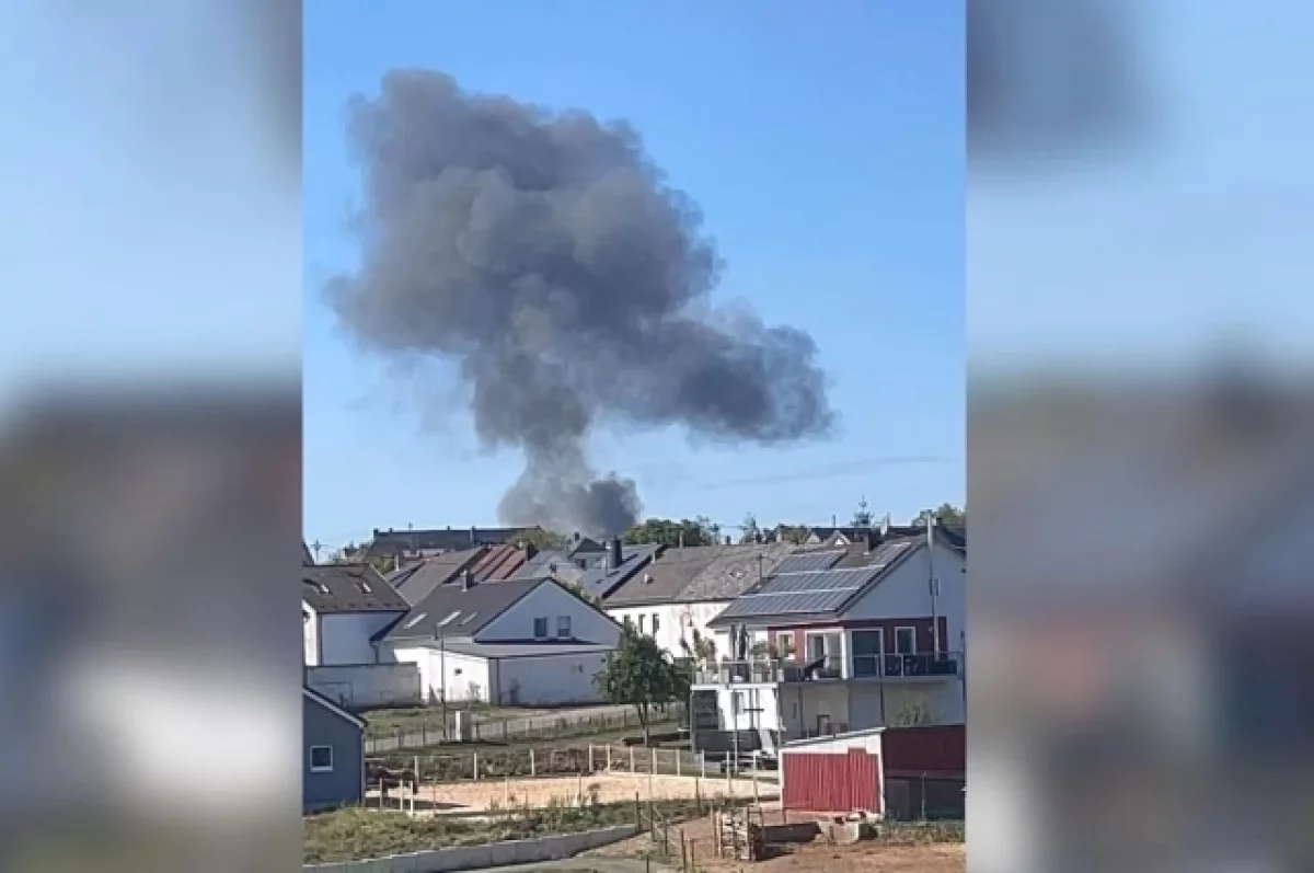 Военный самолет разбился у авиабазы ВВС США на западе Германии