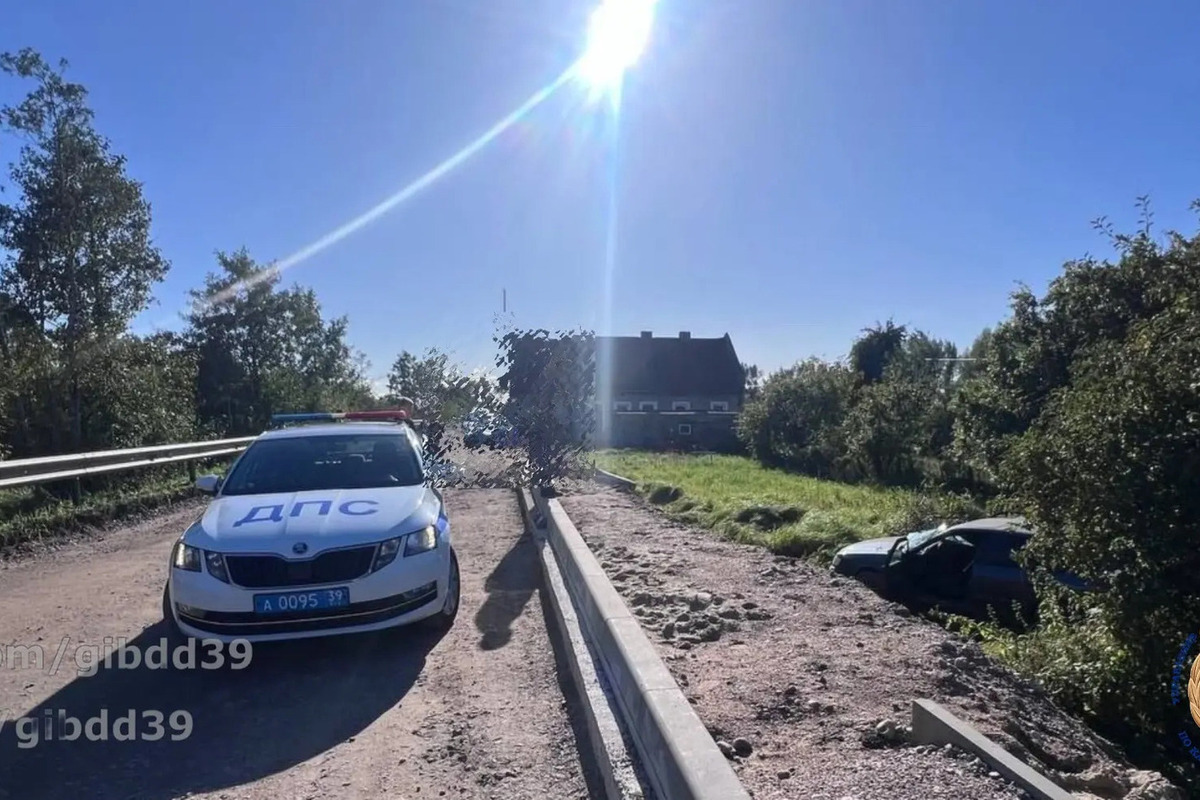 Водитель иномарки погиб после наезда на ограждение под Полесском