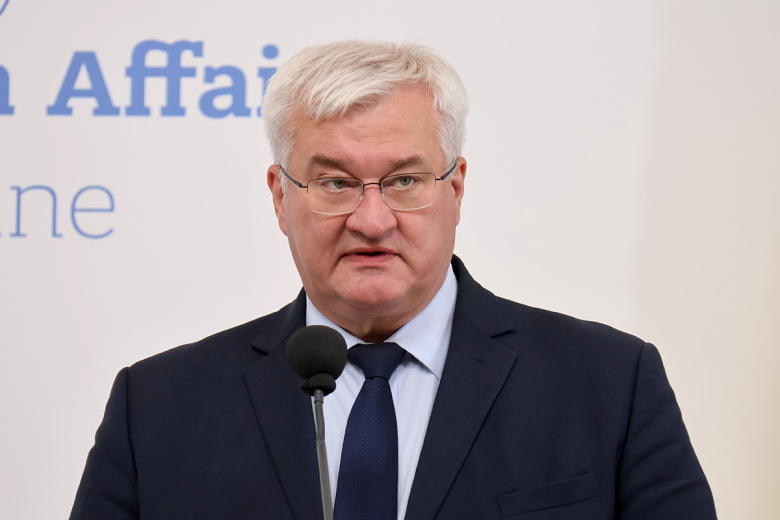 Мирошник высмеял главу МИД Украины Сибигу в рифмованном комментарии