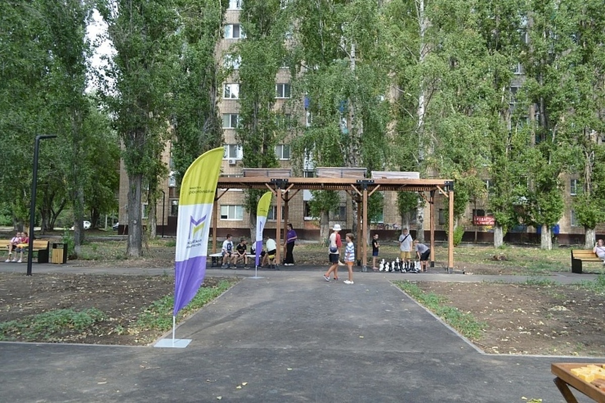 В Балакове на месте пустыря открыли сквер