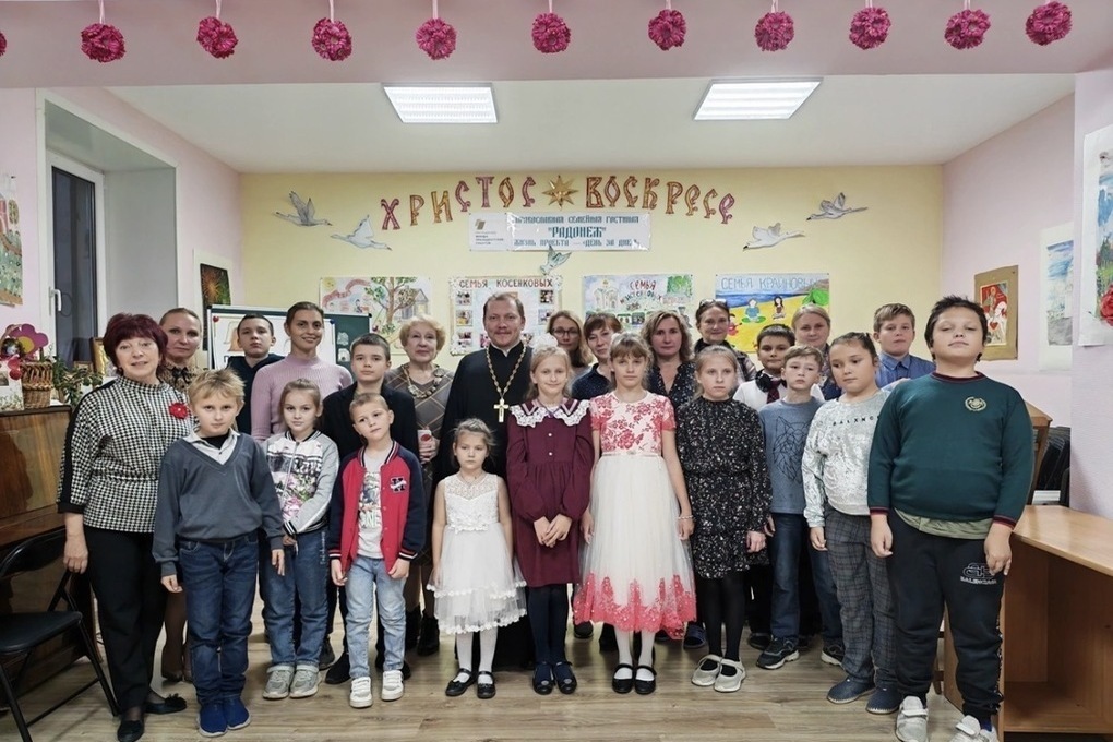 В смоленской семейной гостиной «Радонеж» отметили Рождество Пресвятой Богородицы