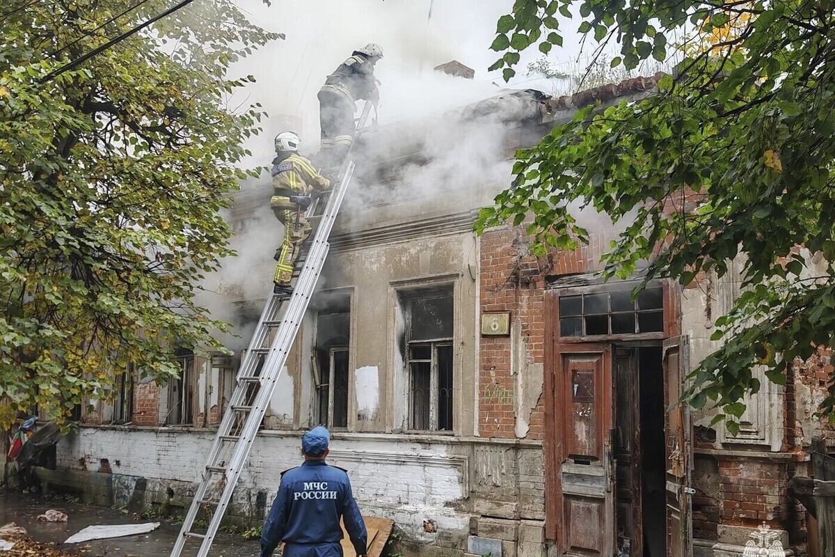 В МЧС прокомментировали пожар в историческом здании в центре Тулы