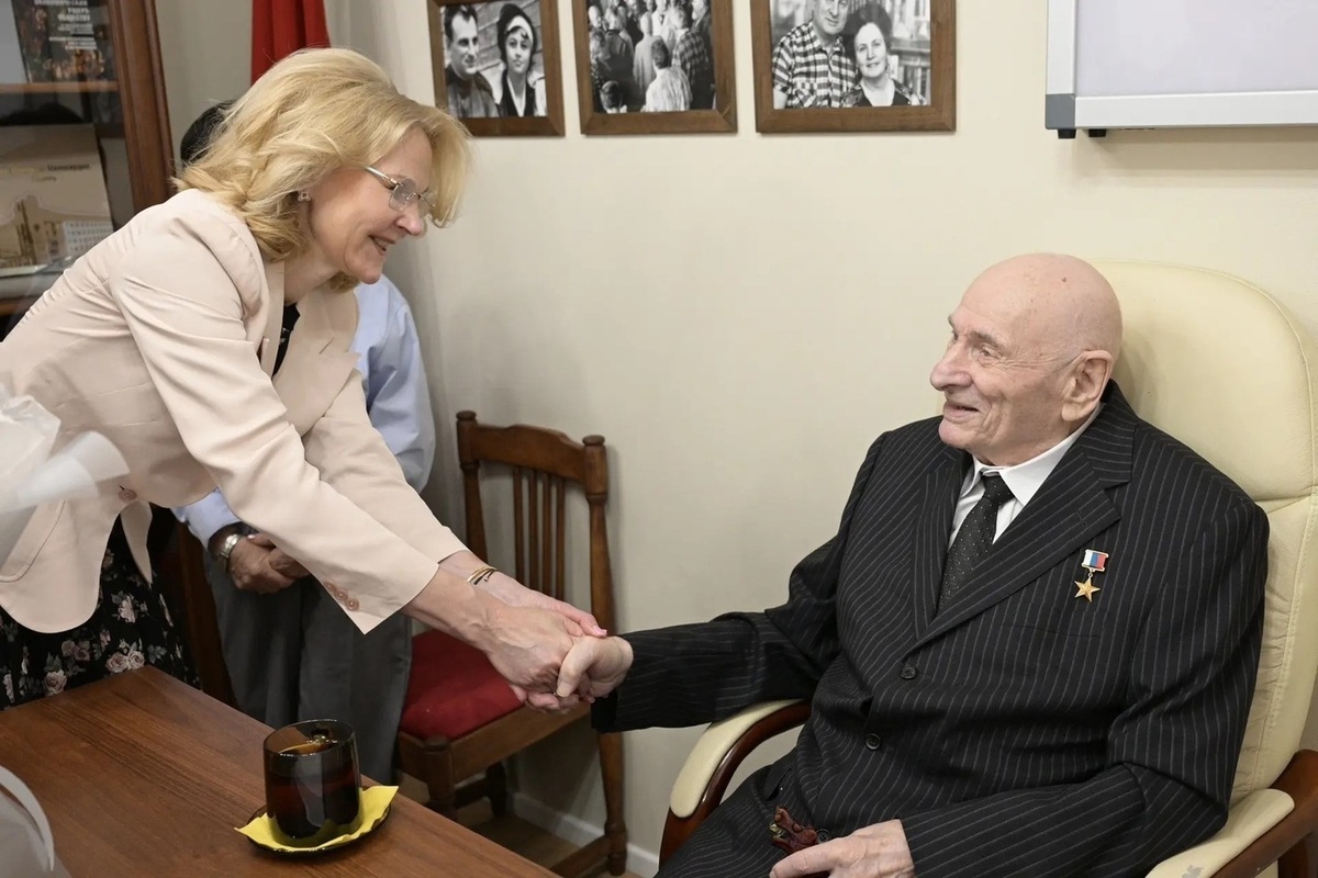 Татьяна Голикова поблагодарила Семёна Спектора за вклад в медицину
