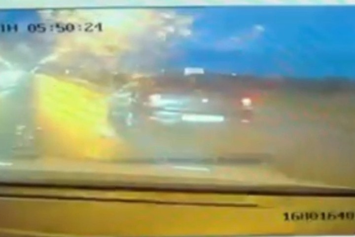 В Шушарах лихач на «Логане» решил, что он быстрее пули