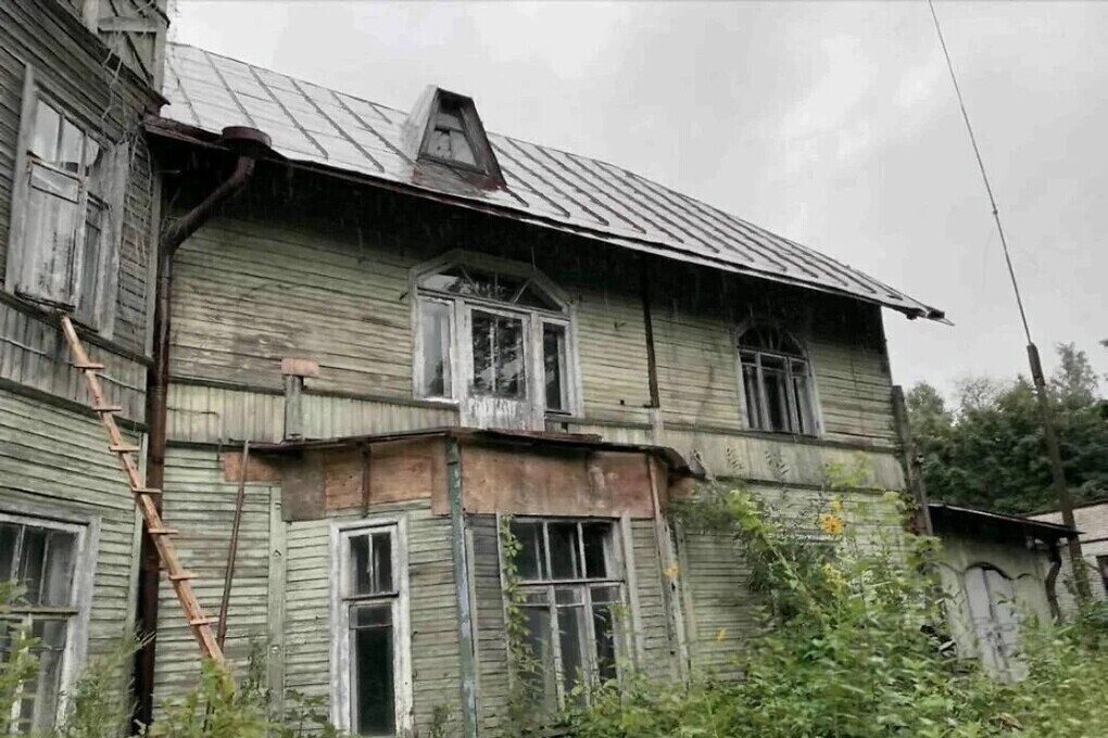 Суд обязал «Почту России» отремонтировать дачу Кана в Сестрорецке