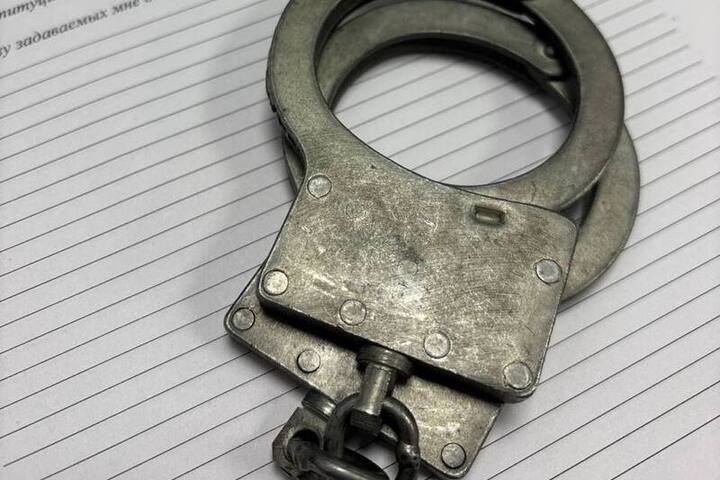 Ссора между рабочими в поселке Кингисеппский кончилась двумя ножевыми и смертью