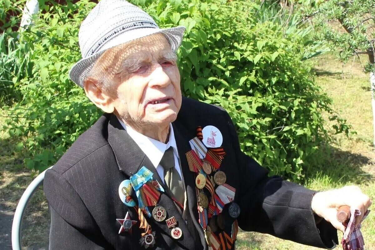 Кондратьев поздравил 103-летнего ветерана из Ленинградского округа