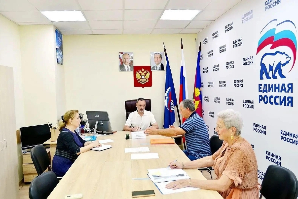 В Сочи депутат Виктор Тепляков поможет жителям разобраться с подключением газа
