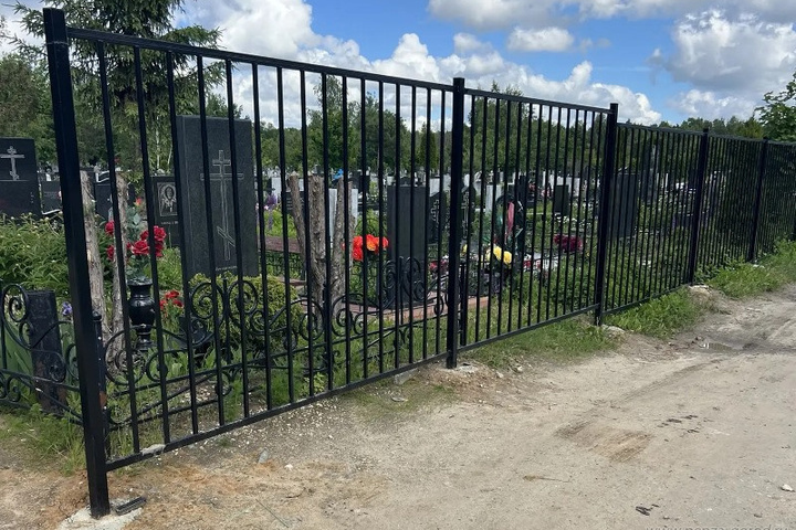 В Пензе привели в порядок ограждения и дорожки на трех городских кладбищах