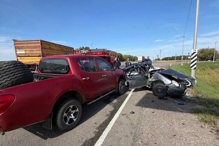 В ДТП Воронежской области машину разорвало пополам, погибли две женщины