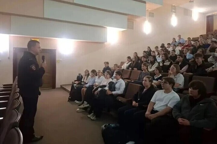Липицкие школьники встретились с полицией Серпухова