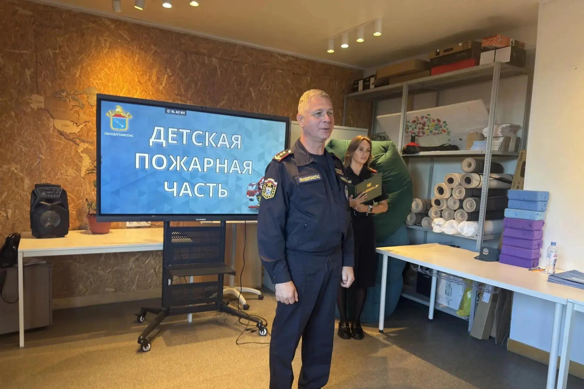 Школьники могут год учиться на пожарного в «Детской пожарной части» Кудрово