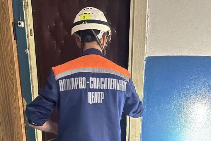 В Пензе спасатели вскрыли квартиру, в которой обнаружили умершего мужчину