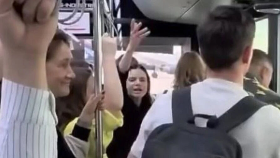Пассажирка из Екатеринбурга устроила дебош в перронном автобусе в Шереметьево