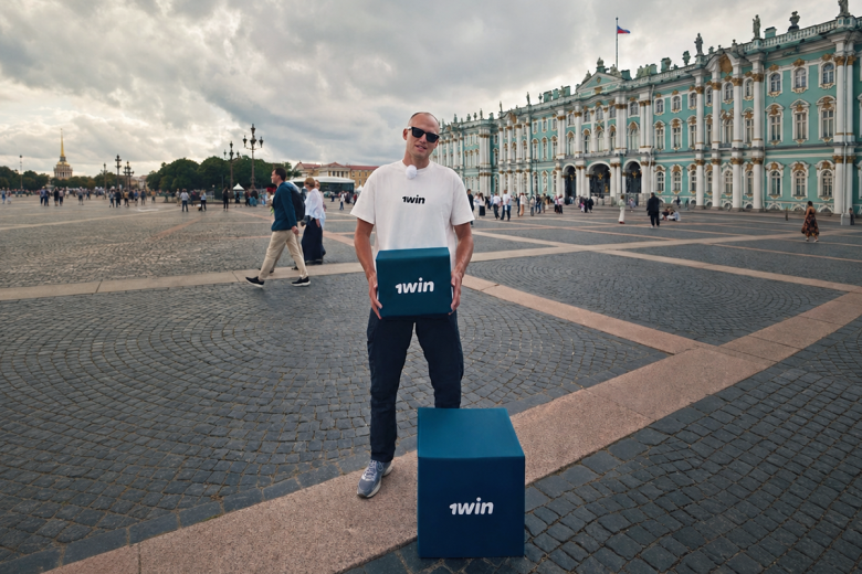 1win Charity и «Добродомик» исполнили желания пожилых петербуржцев