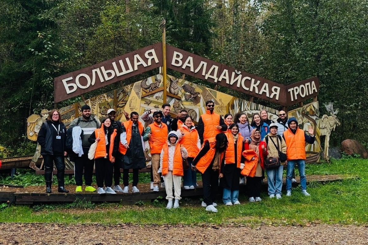 Иностранная делегация слилась с природой в Валдайском парке