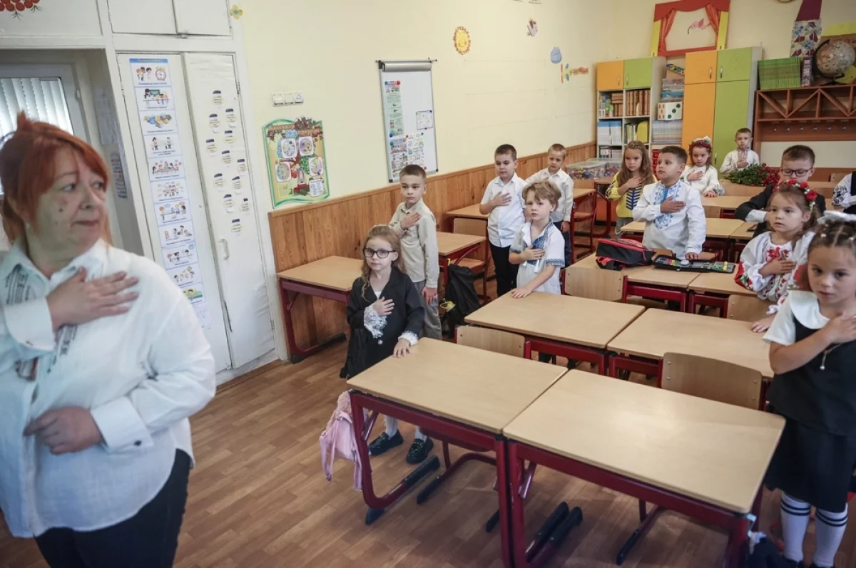 Готовят поколение. На Украине детей с двух лет учат ненависти к русским