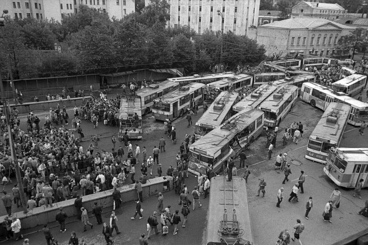 Молочение партии: как аппаратчики 1988–1991 годов стали главным жупелом перестройки
