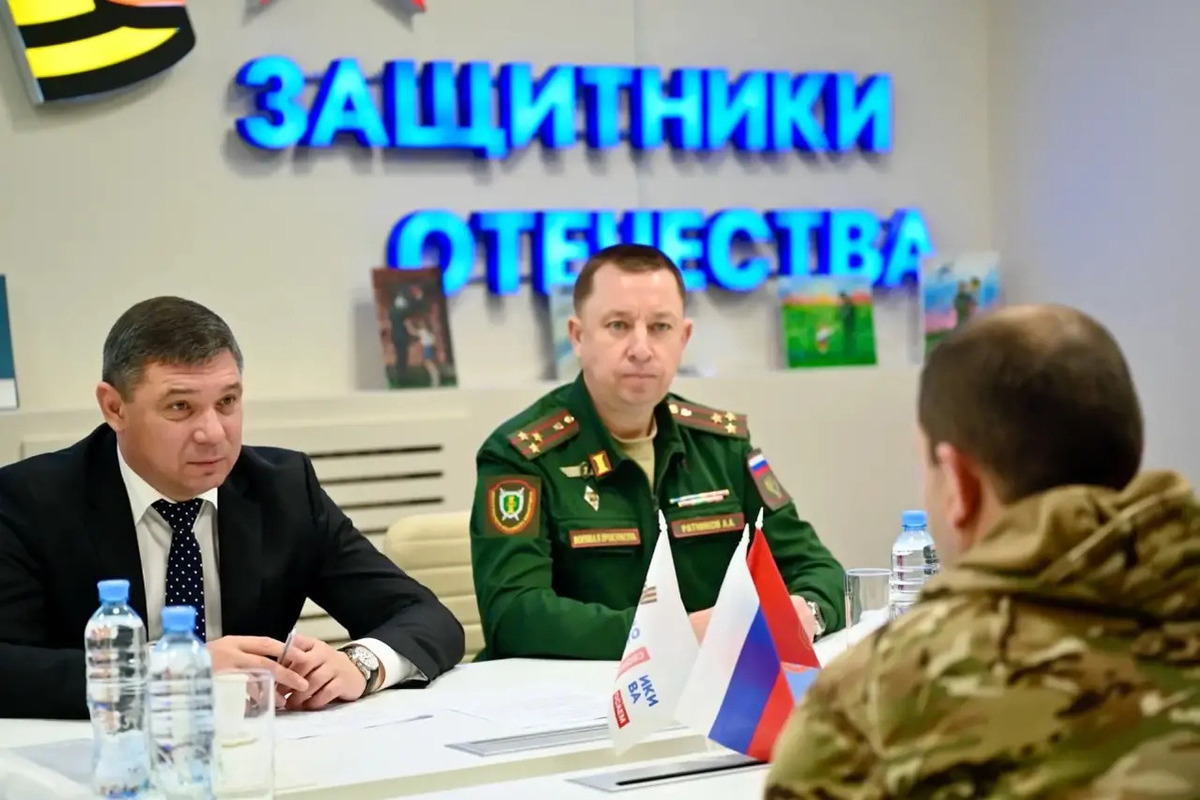 Евгений Первышов провёл приём граждан в фонде «Защитники Отечества»