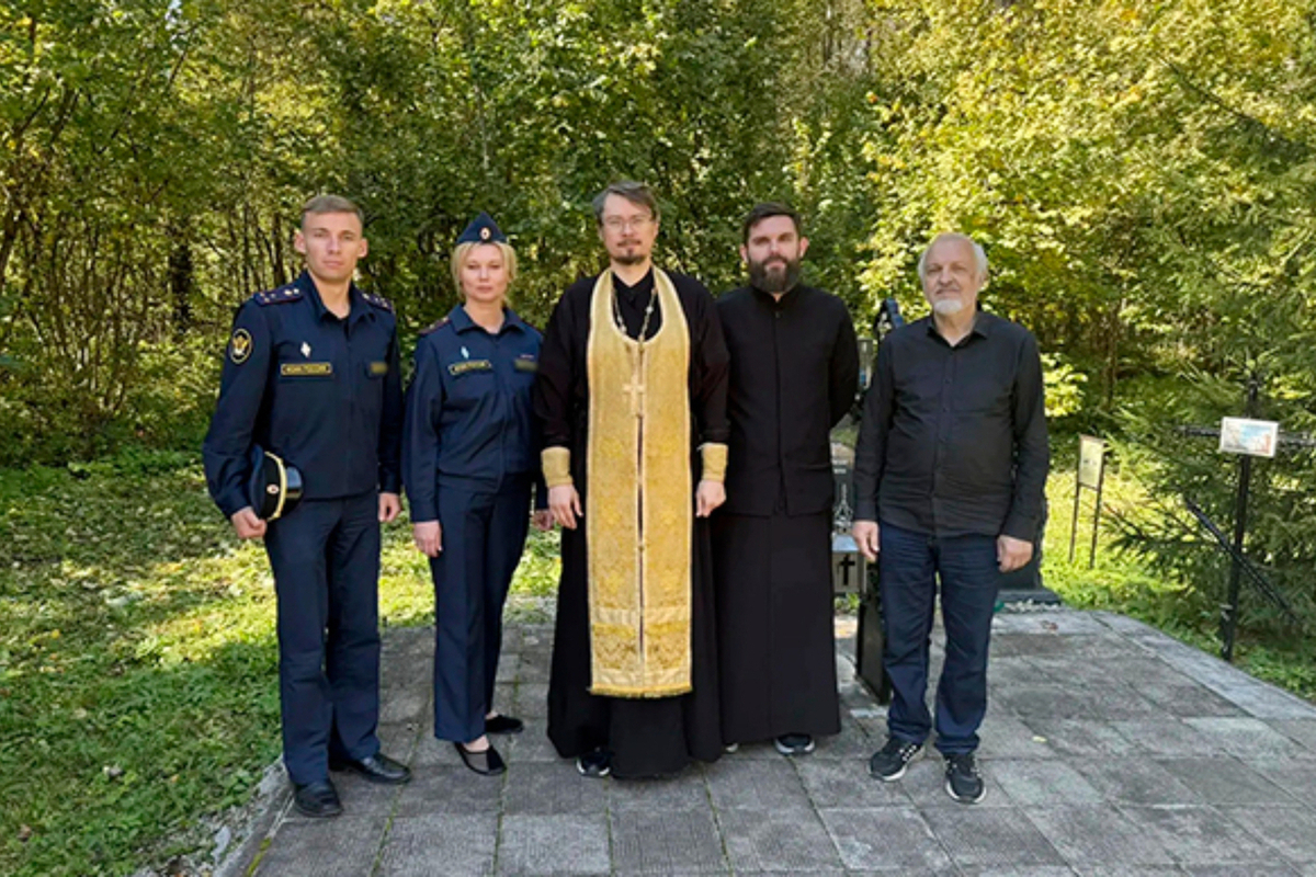 Сотрудники УФСИН Тульской области почтили память жертв репрессий в Тесницком лесу
