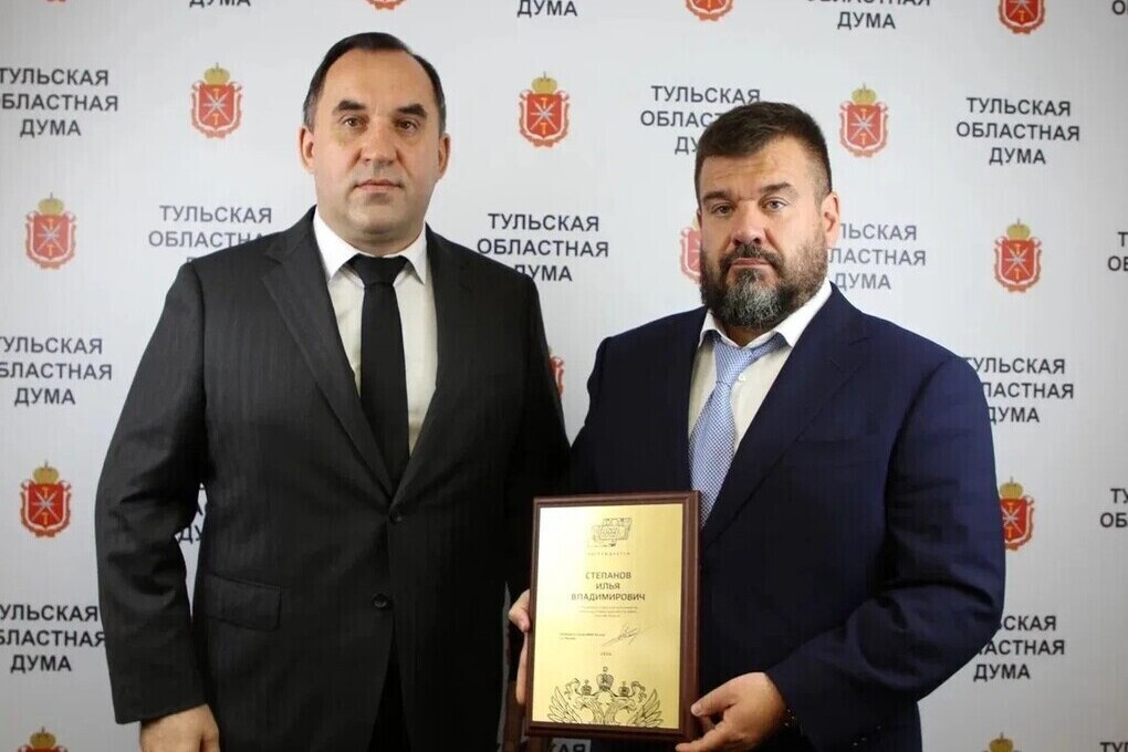 Депутата Тулоблдумы Степанова наградили за вклад в развитие ММА