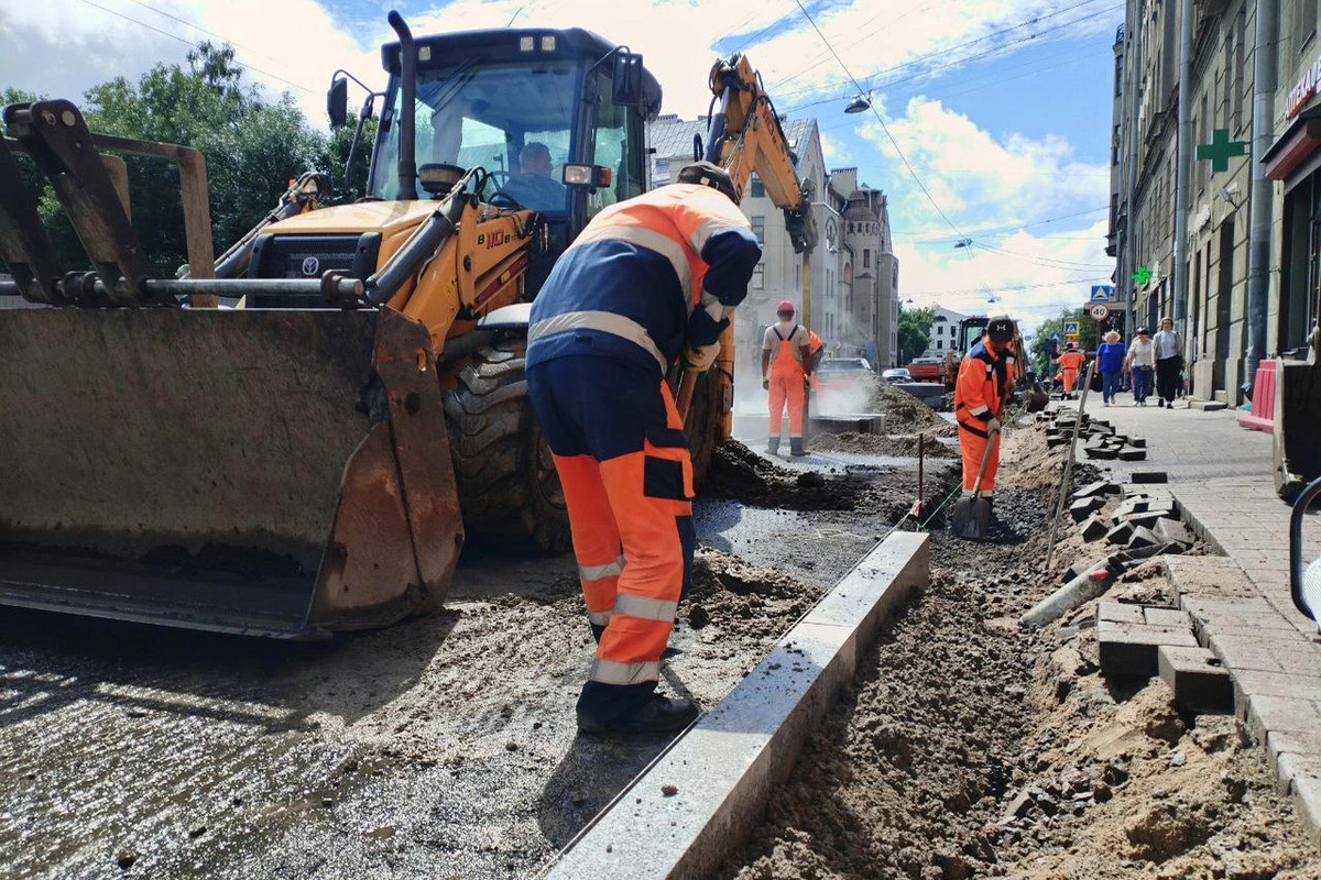 С начала года мигрантам выдали более 100 тысяч патентов в Петербурге