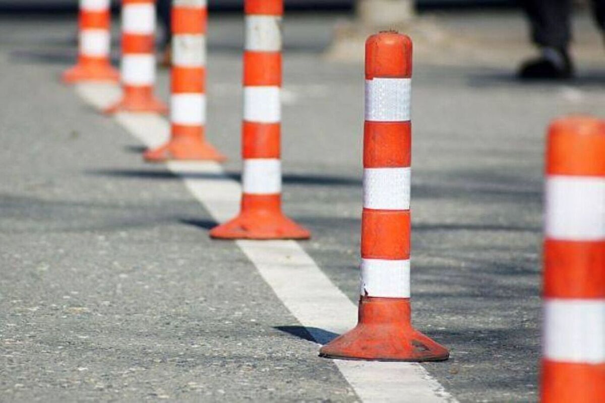 В Костроме на особо аварийном месте установили разделительные столбики