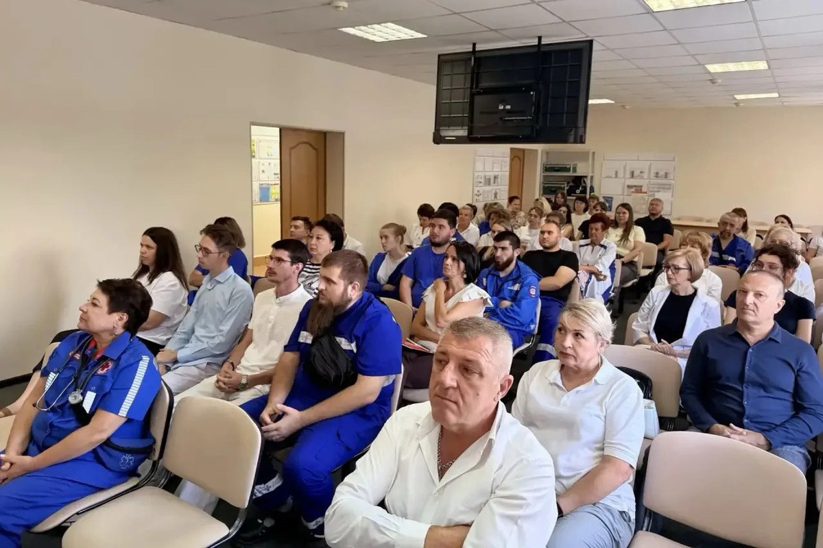 В Ставрополе поздравили сотрудников скорой помощи с 105-летием службы