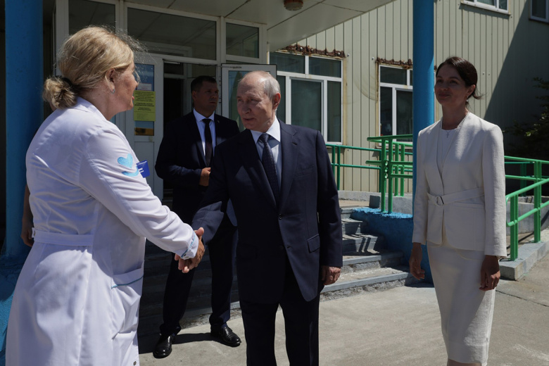 На Итуруп готовят отправку машины скорой после жалоб Путину