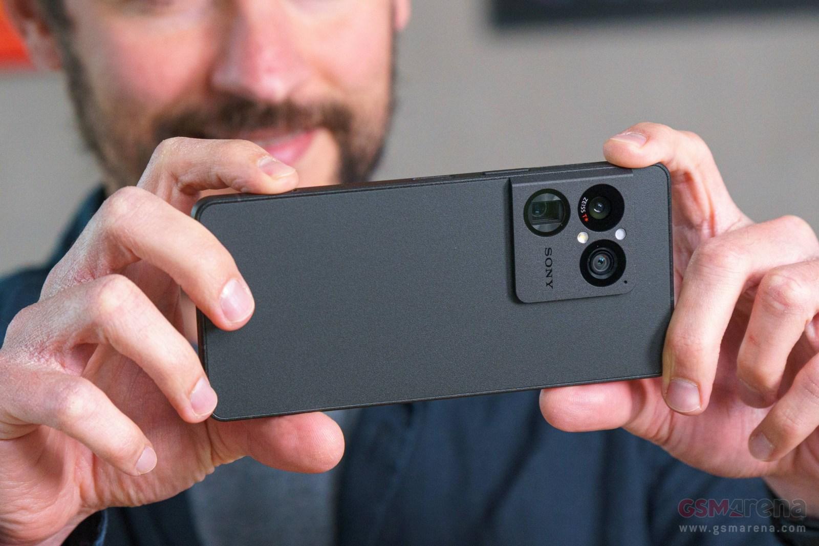Sony Xperia 1 VIII продаётся на ура — пользователи любят камеры, слот microSD и разъём для наушников