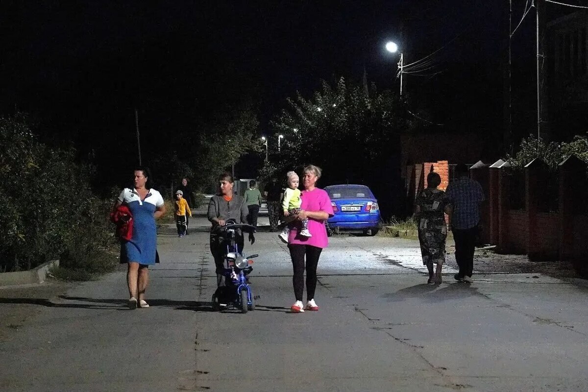 В Астрахани проложили более шести километров сетей освещения