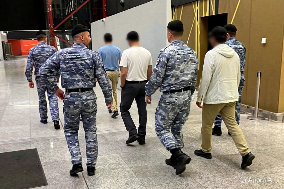 С начала года из Мурманской области выдворили 57 иностранных нарушителей