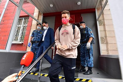Уехавший в США комик-иноагент пошутил над Дудем после внесения в список террористов