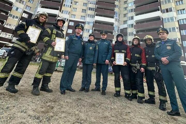 В Нижневартовске пожарные поднялись на 21 этаж в боевой экипировке
