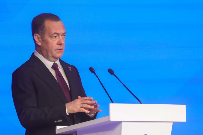 Медведев преподал Сикорскому урок истории после слов о России
