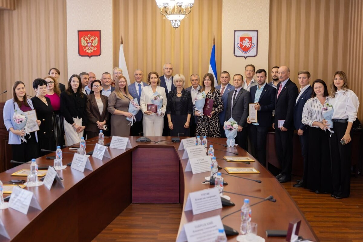 Работники туротрасли Крыма получили награды в преддверии профессионального праздника