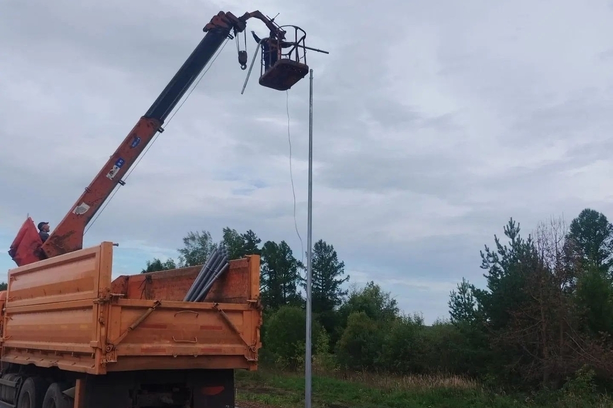 Более 12 километров освещения строят на дороге «Шихазаны - Калинино»
