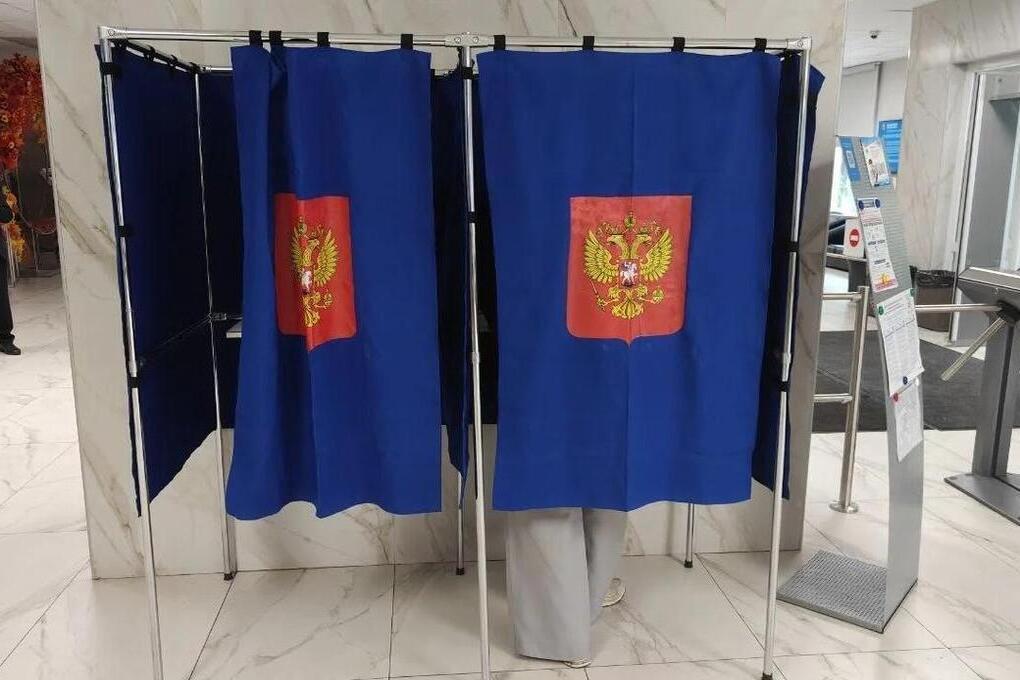 После Слуцкого от мандатов в ЗакСе Петербурга отказались Цед и Иванова
