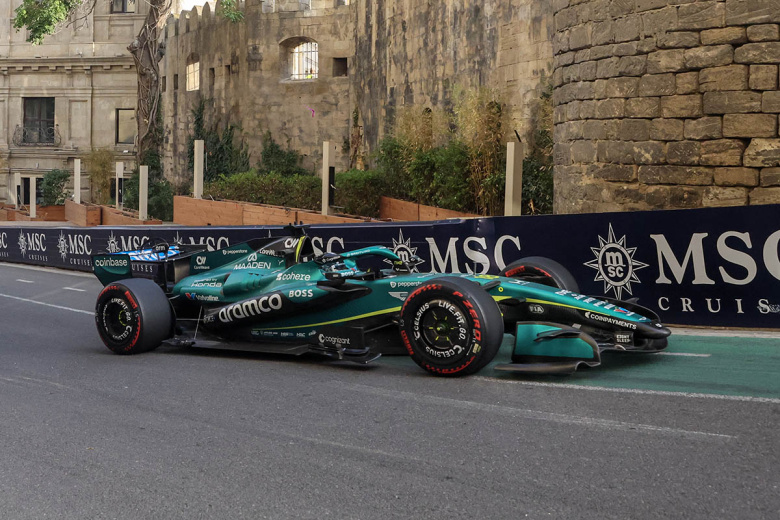 Пилот Aston Martin попал в аварию на Гран-при «Формулы-1» в Баку