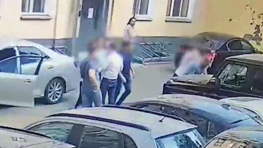 ФСБ показало кадры задержания осужденных за крупные "откаты" экс-менеджеров РЖД
