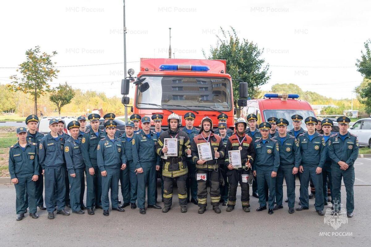 Владимирские спасатели забрались на 21 этаж за две минуты
