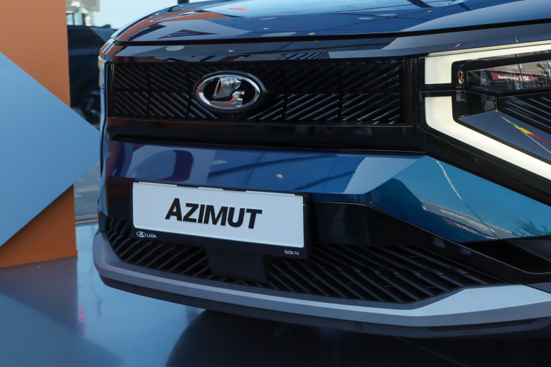Появились кадры старта производства флагманского кроссовера Lada Azimut