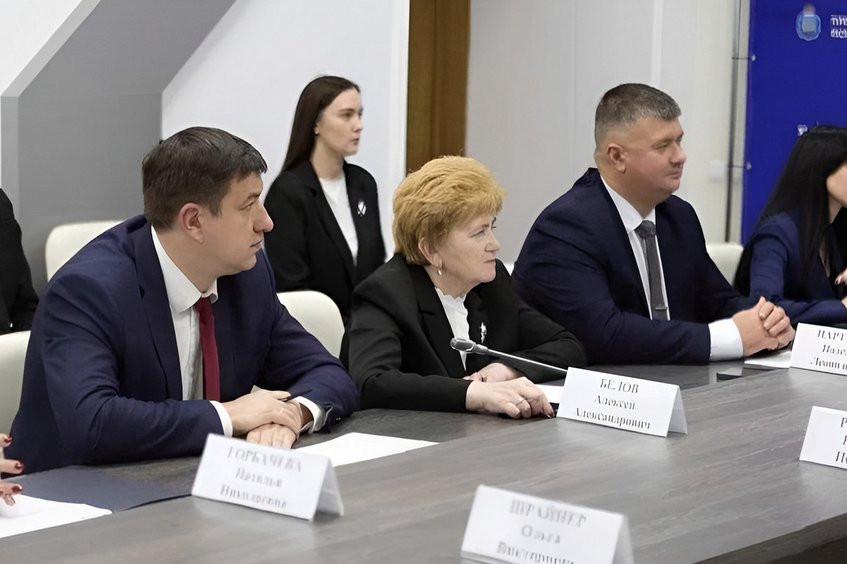 Зарплаты бюджетников Псковской области проиндексируют на 5,2 % с октября