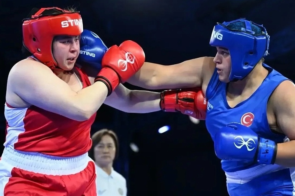 Боксерша из Краснодара впервые выступила на чемпионате Европы и выиграла серебряную медаль