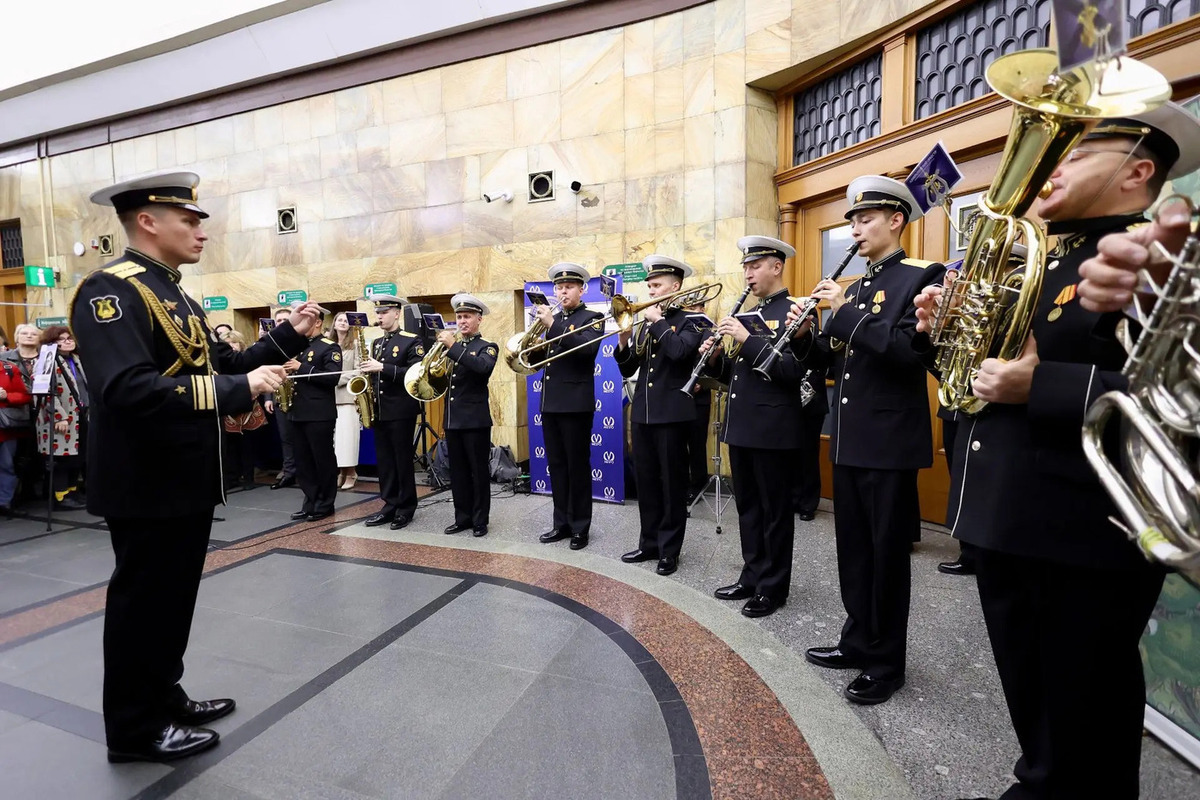 На станции метро «Владимирская» вместо шума зазвучала классическая музыка